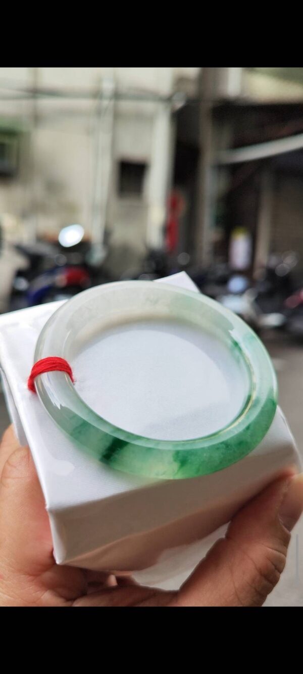 ✨ 木拿場口 頂級放光玻璃種圓骨飄綠花 正圈厚庄手鐲