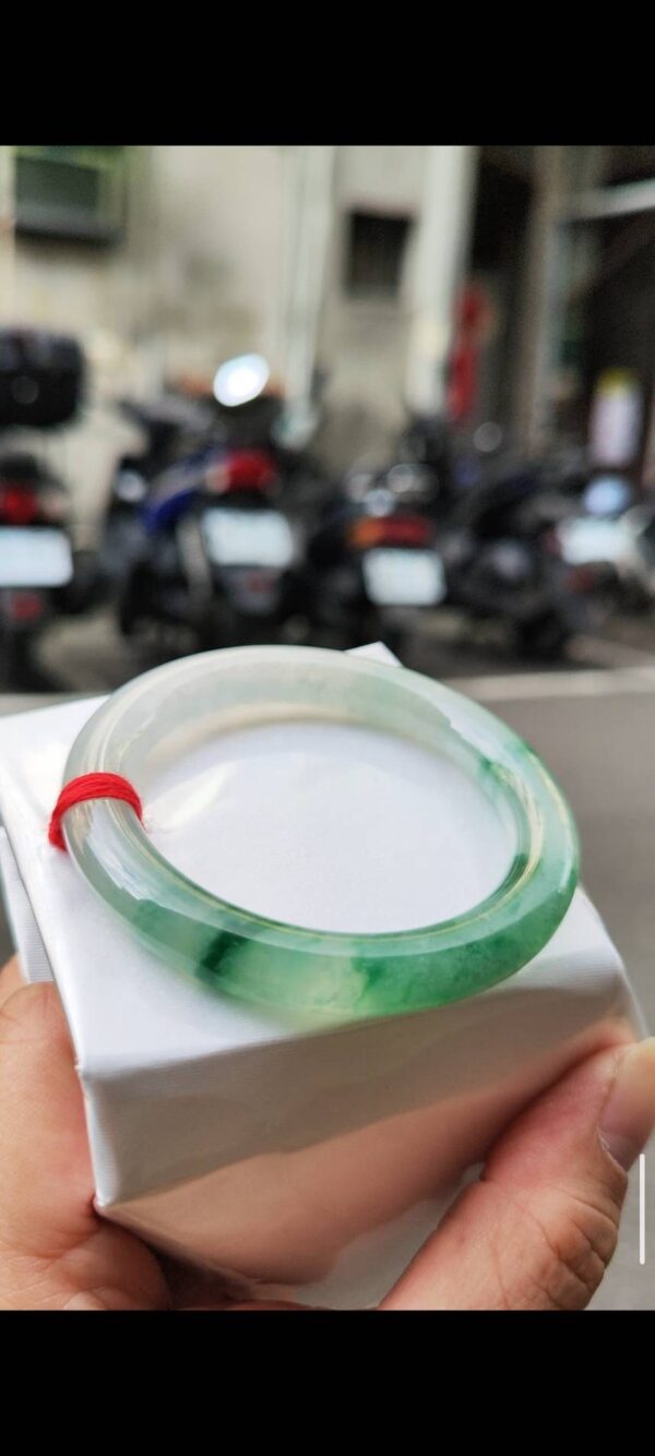 ✨ 木拿場口 頂級放光玻璃種圓骨飄綠花 正圈厚庄手鐲