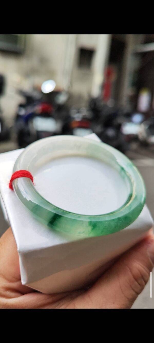 ✨ 木拿場口 頂級放光玻璃種圓骨飄綠花 正圈厚庄手鐲