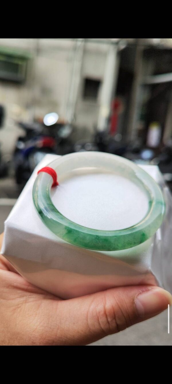 ✨ 木拿場口 頂級放光玻璃種圓骨飄綠花 正圈厚庄手鐲