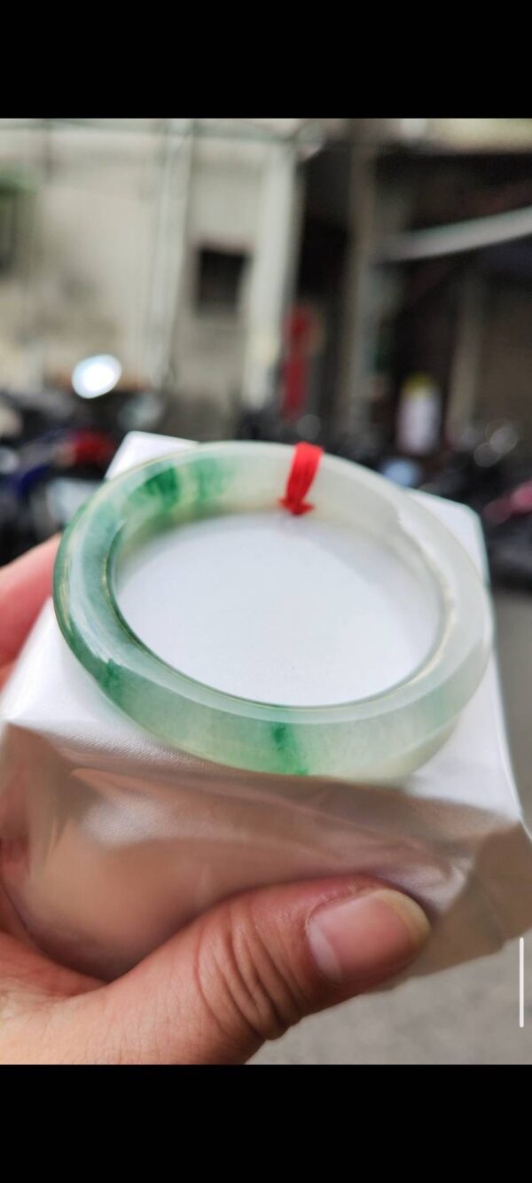 ✨ 木拿場口 頂級放光玻璃種圓骨飄綠花 正圈厚庄手鐲