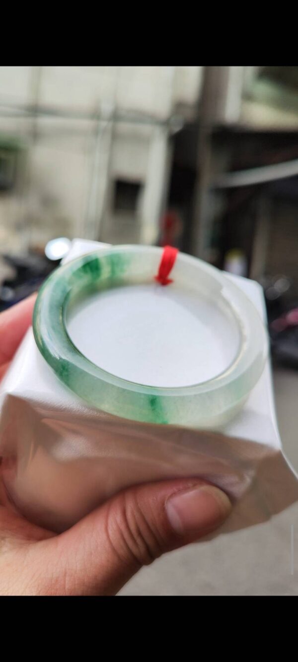 ✨ 木拿場口 頂級放光玻璃種圓骨飄綠花 正圈厚庄手鐲