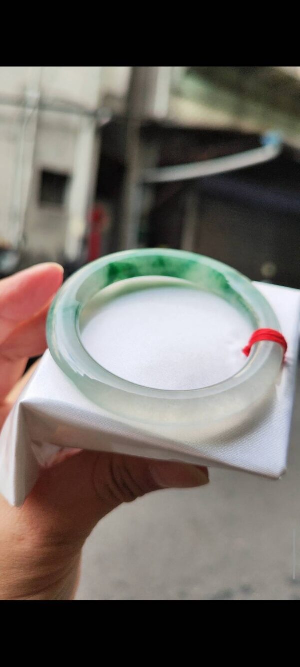 ✨ 木拿場口 頂級放光玻璃種圓骨飄綠花 正圈厚庄手鐲