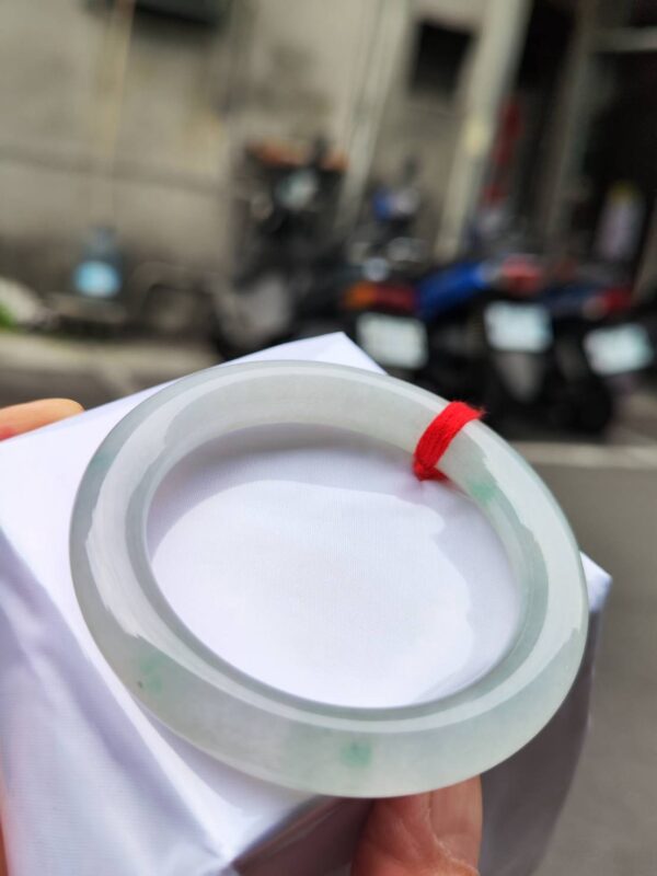 💚 天然緬甸玉A貨 ✨冰種圓骨飄綠花 正圈手鐲