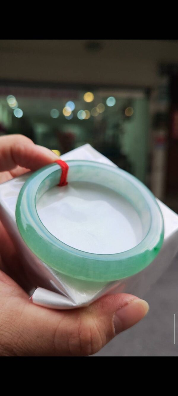 ✨  冰種飄陽綠 正圈厚庄手鐲                             💚 天然緬甸玉A貨