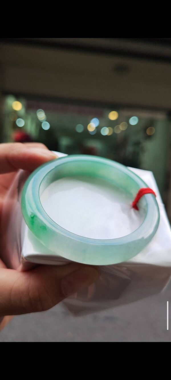 ✨  冰種飄陽綠 正圈厚庄手鐲                             💚 天然緬甸玉A貨