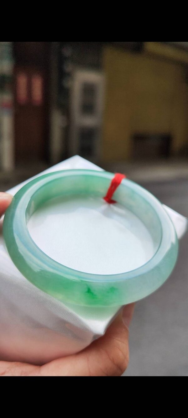 ✨  冰種飄陽綠 正圈厚庄手鐲                             💚 天然緬甸玉A貨