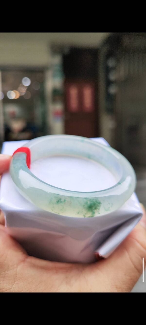 ✨ 木拿場口 頂級放光玻璃種飄綠花 正圈厚庄手鐲

💚 天然緬甸玉A貨