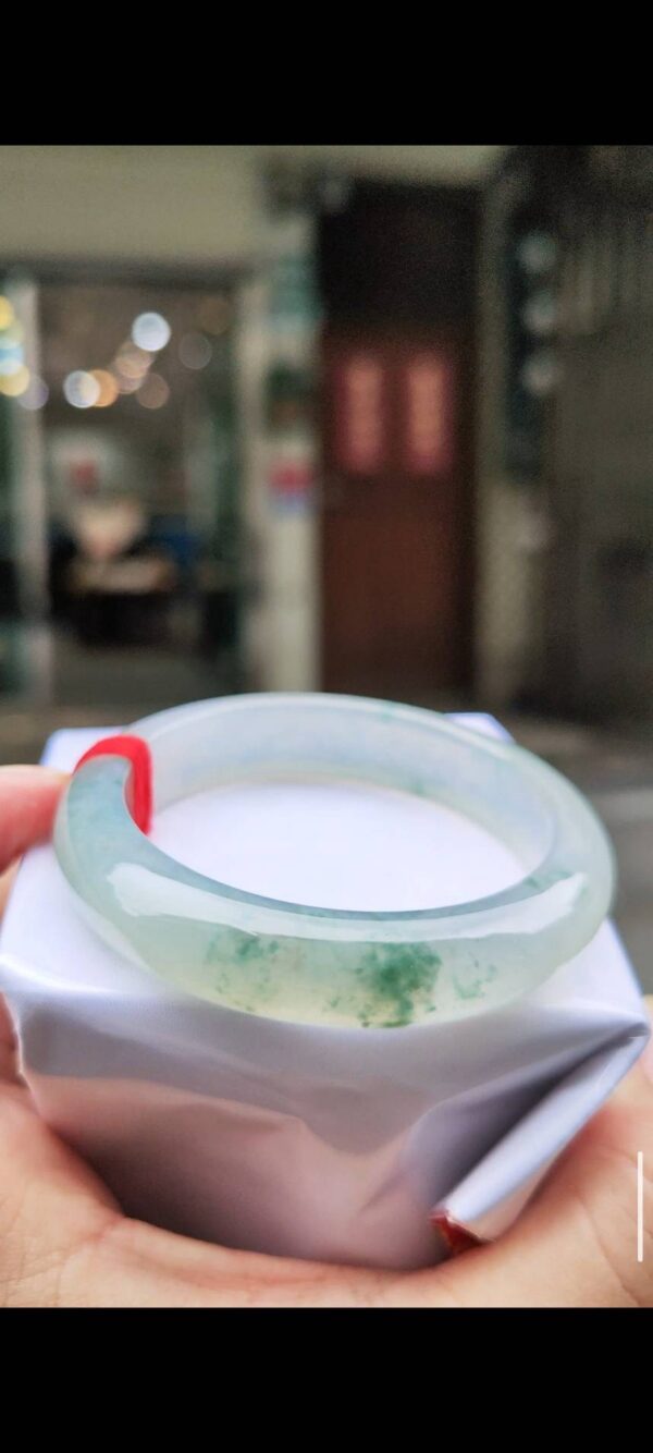 ✨ 木拿場口 頂級放光玻璃種飄綠花 正圈厚庄手鐲

💚 天然緬甸玉A貨