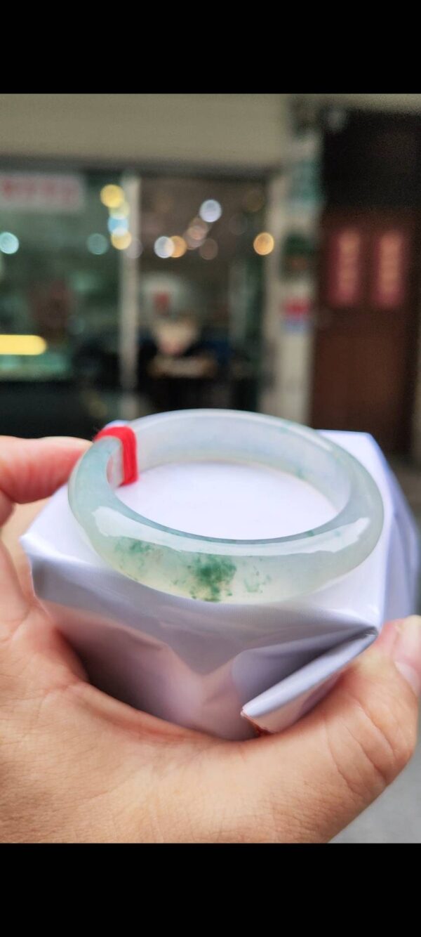 ✨ 木拿場口 頂級放光玻璃種飄綠花 正圈厚庄手鐲

💚 天然緬甸玉A貨