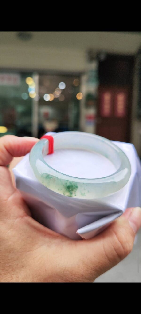 ✨ 木拿場口 頂級放光玻璃種飄綠花 正圈厚庄手鐲

💚 天然緬甸玉A貨