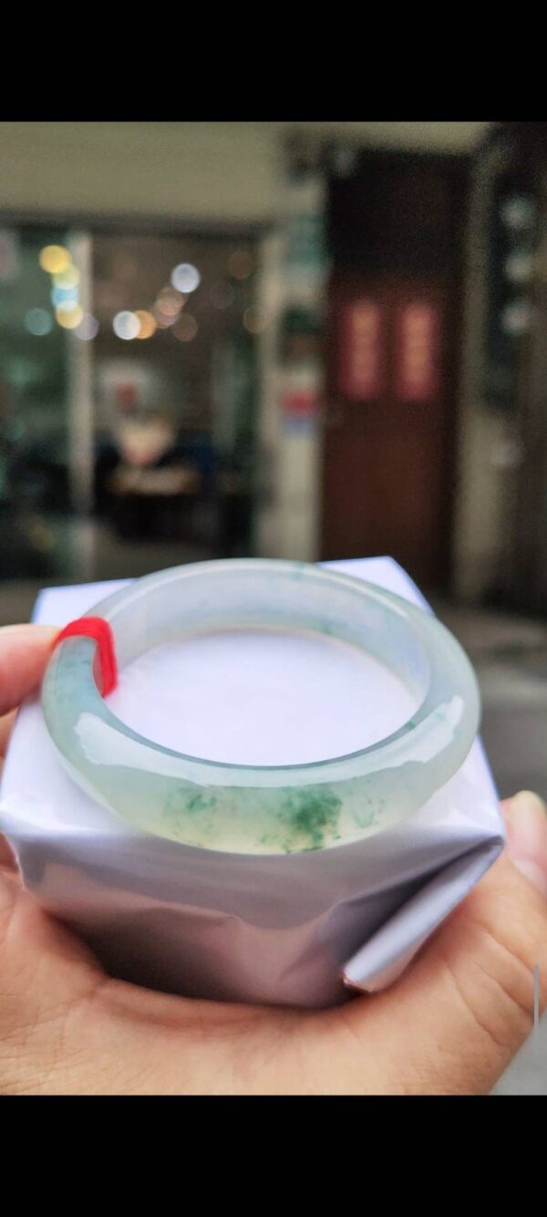 ✨ 木拿場口 頂級放光玻璃種飄綠花 正圈厚庄手鐲

💚 天然緬甸玉A貨