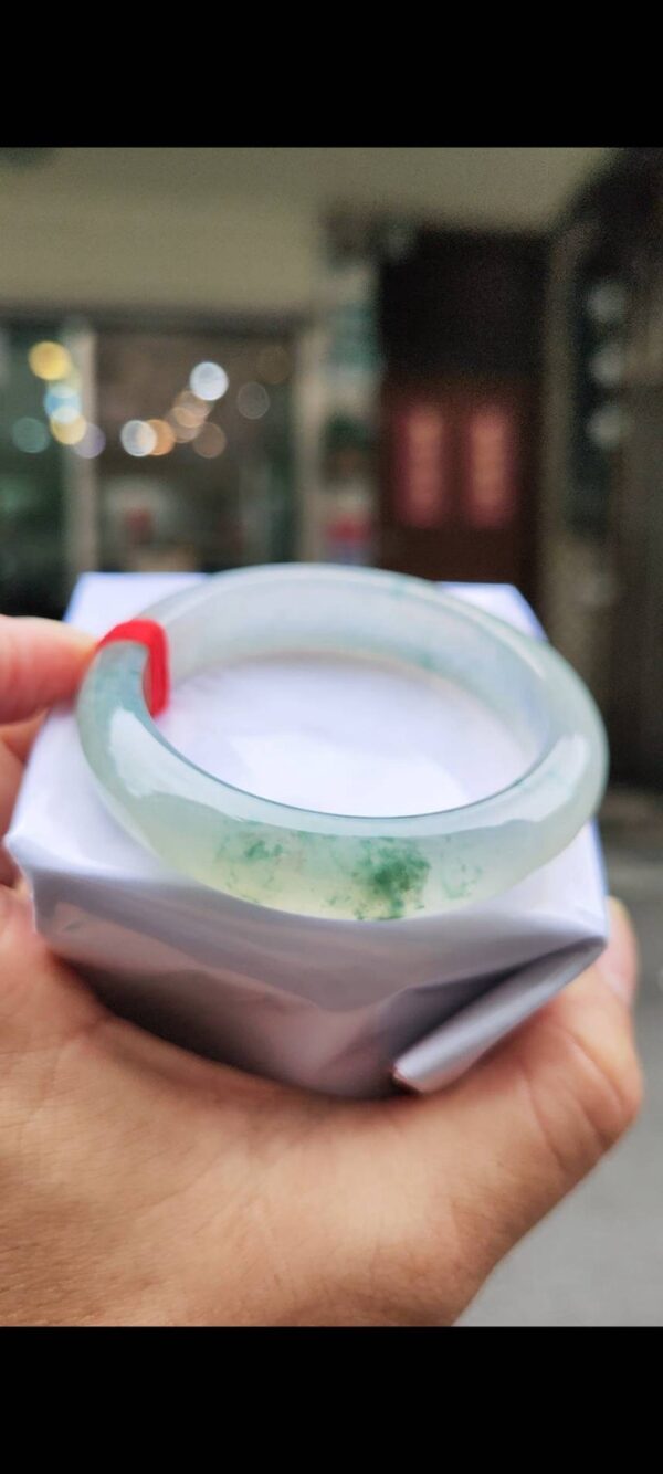 ✨ 木拿場口 頂級放光玻璃種飄綠花 正圈厚庄手鐲

💚 天然緬甸玉A貨