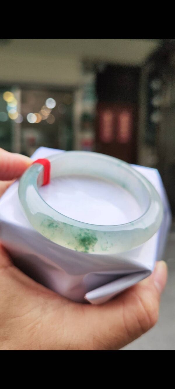 ✨ 木拿場口 頂級放光玻璃種飄綠花 正圈厚庄手鐲

💚 天然緬甸玉A貨