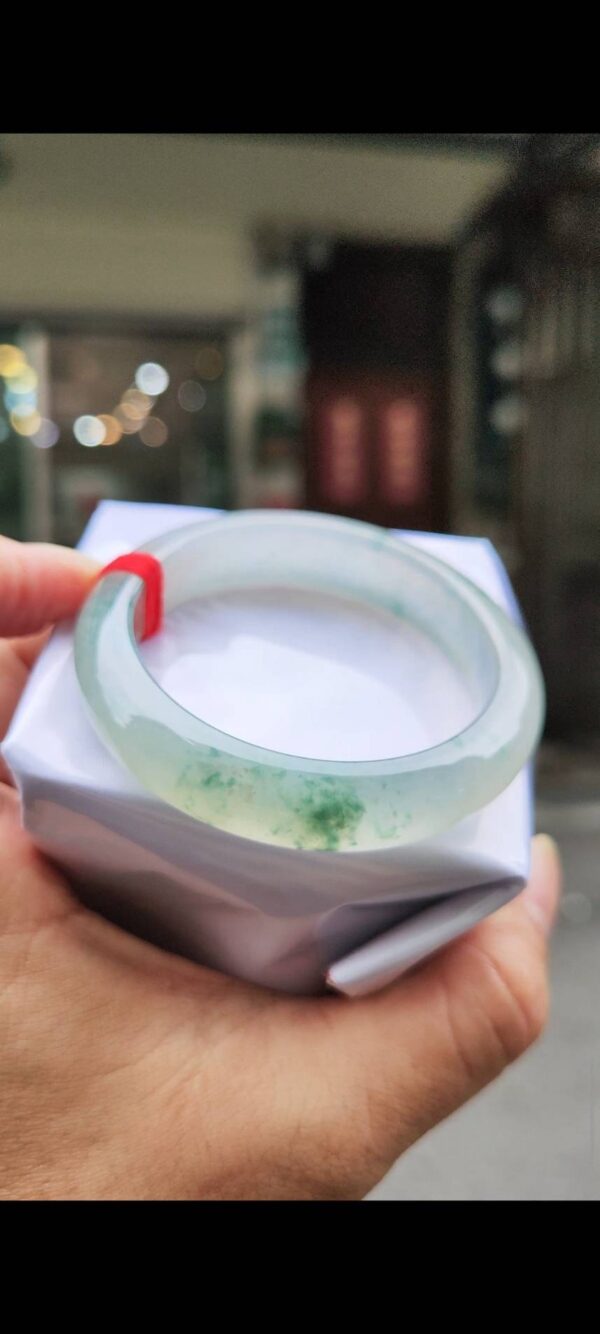 ✨ 木拿場口 頂級放光玻璃種飄綠花 正圈厚庄手鐲

💚 天然緬甸玉A貨