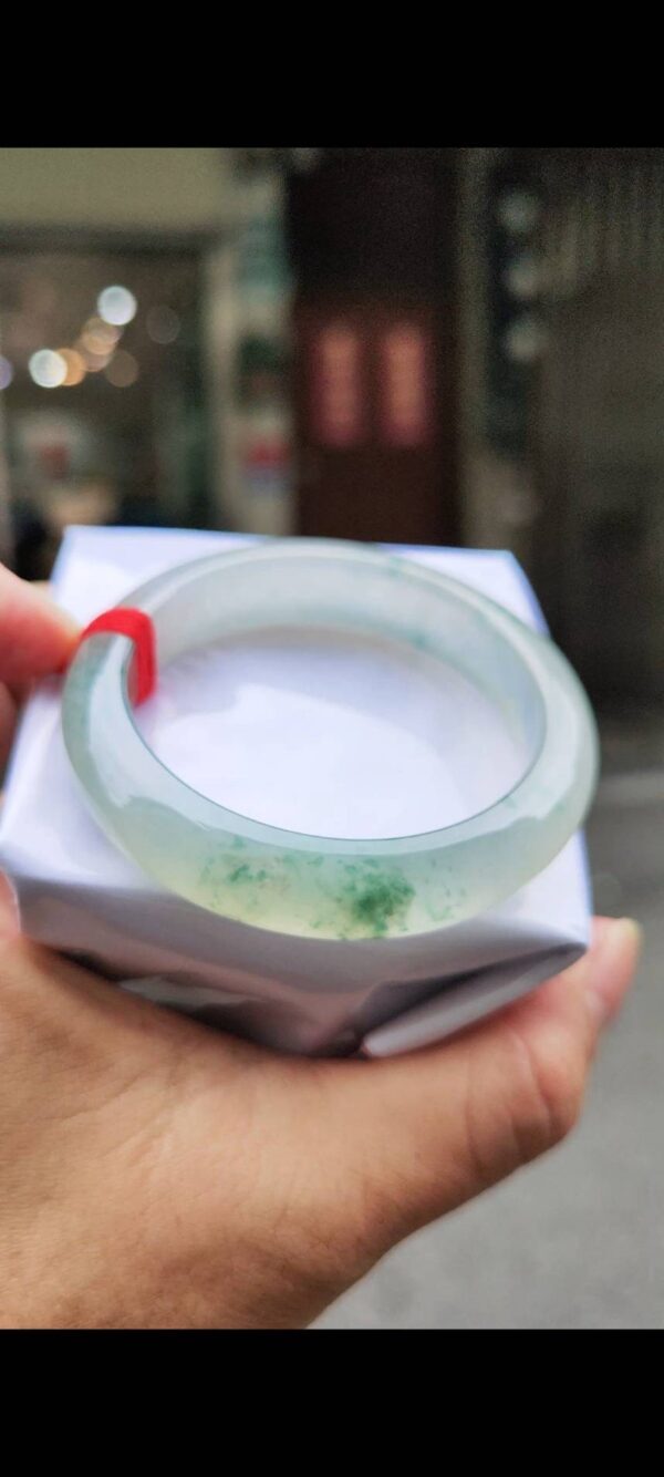 ✨ 木拿場口 頂級放光玻璃種飄綠花 正圈厚庄手鐲

💚 天然緬甸玉A貨