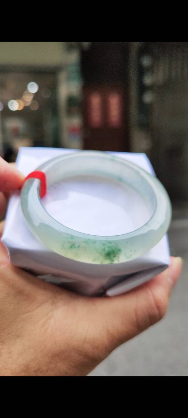 ✨ 木拿場口 頂級放光玻璃種飄綠花 正圈厚庄手鐲

💚 天然緬甸玉A貨