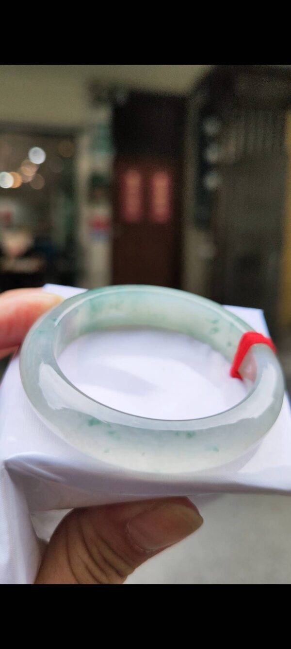 ✨ 木拿場口 頂級放光玻璃種飄綠花 正圈厚庄手鐲

💚 天然緬甸玉A貨