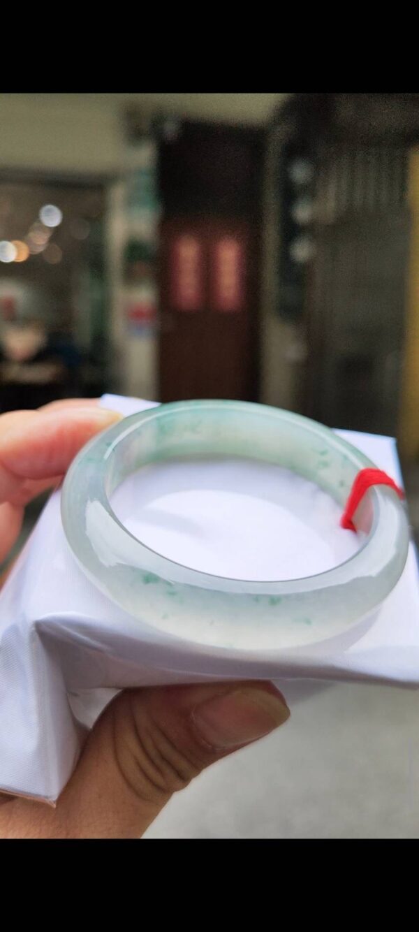 ✨ 木拿場口 頂級放光玻璃種飄綠花 正圈厚庄手鐲

💚 天然緬甸玉A貨