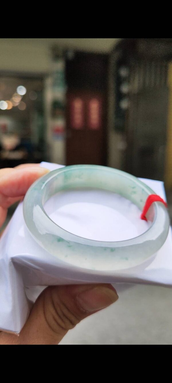 ✨ 木拿場口 頂級放光玻璃種飄綠花 正圈厚庄手鐲

💚 天然緬甸玉A貨