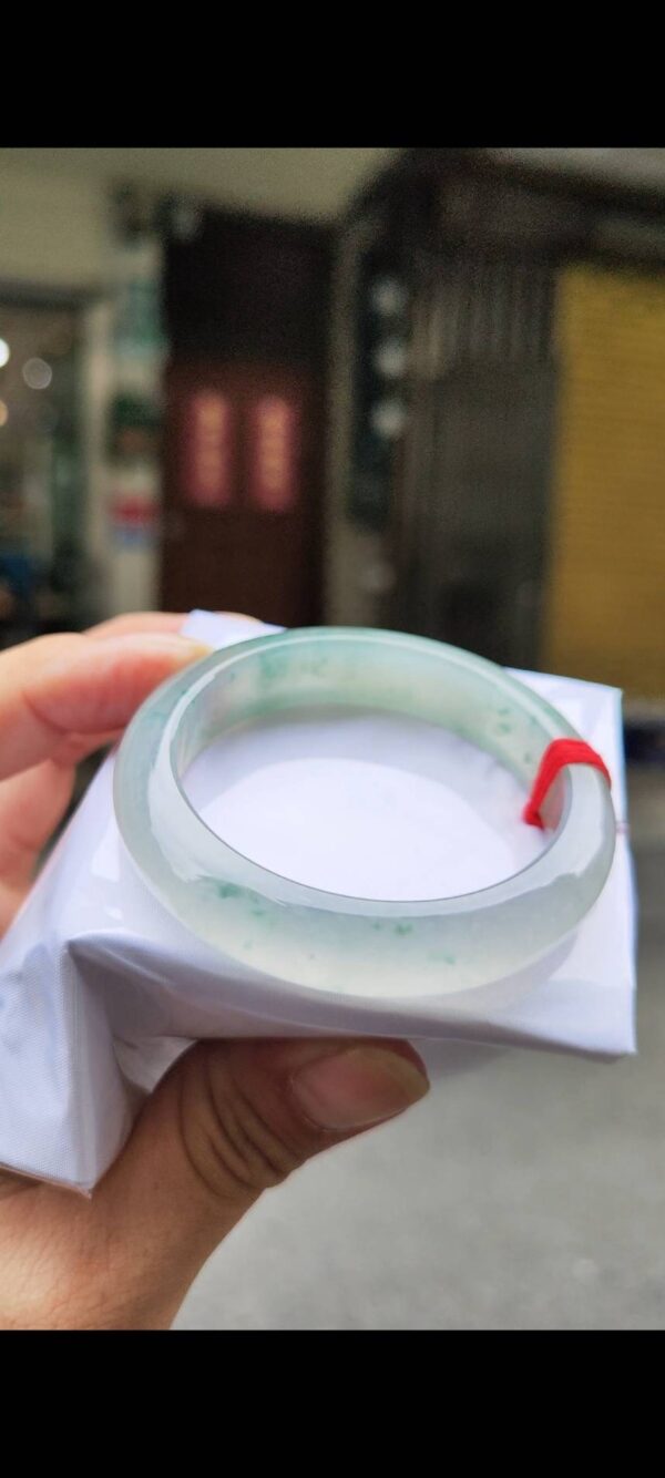 ✨ 木拿場口 頂級放光玻璃種飄綠花 正圈厚庄手鐲

💚 天然緬甸玉A貨