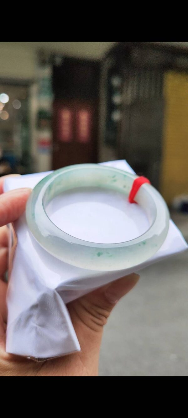 ✨ 木拿場口 頂級放光玻璃種飄綠花 正圈厚庄手鐲

💚 天然緬甸玉A貨