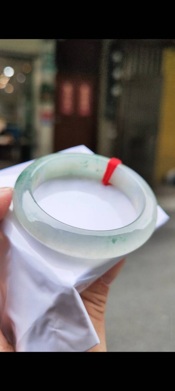 ✨ 木拿場口 頂級放光玻璃種飄綠花 正圈厚庄手鐲

💚 天然緬甸玉A貨