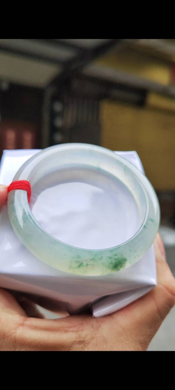 ✨ 木拿場口 頂級放光玻璃種飄綠花 正圈厚庄手鐲

💚 天然緬甸玉A貨