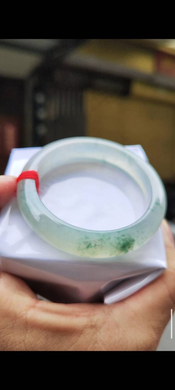 ✨ 木拿場口 頂級放光玻璃種飄綠花 正圈厚庄手鐲

💚 天然緬甸玉A貨