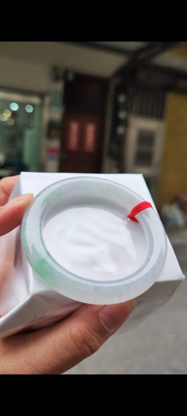 ✨   冰種圓骨飄綠花 正圈手鐲                            💚 天然緬甸玉A貨