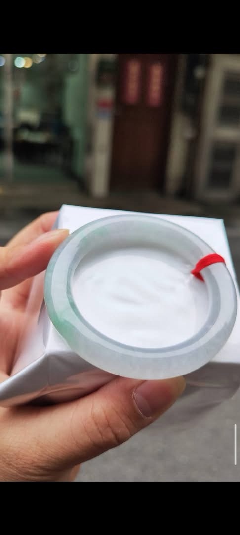 ✨   冰種圓骨飄綠花 正圈手鐲                            💚 天然緬甸玉A貨