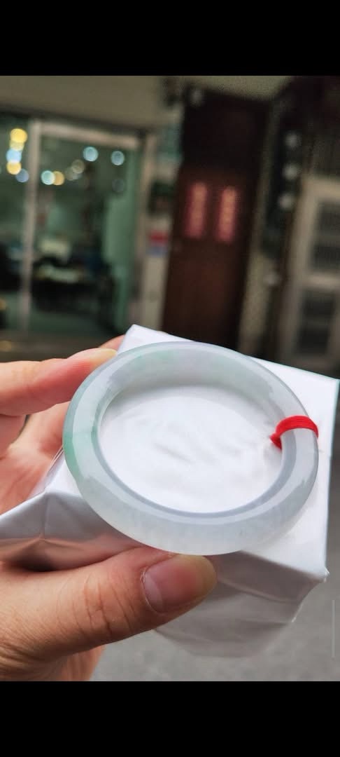 ✨   冰種圓骨飄綠花 正圈手鐲                            💚 天然緬甸玉A貨