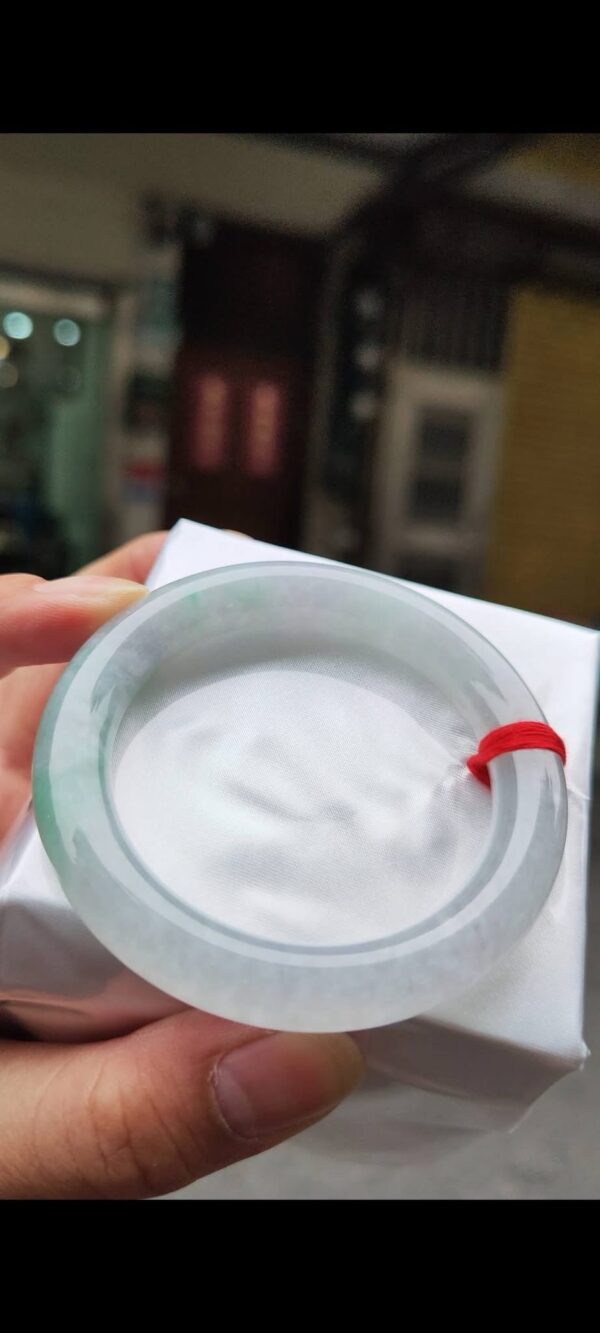 ✨   冰種圓骨飄綠花 正圈手鐲                            💚 天然緬甸玉A貨