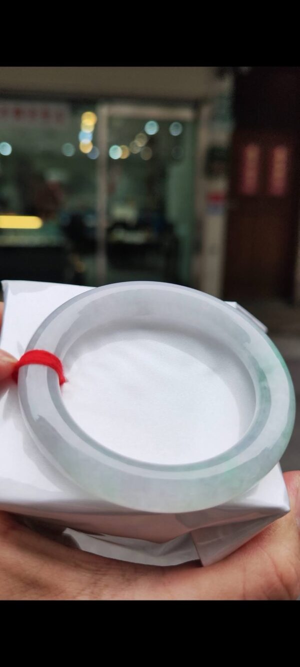 ✨   冰種圓骨飄綠花 正圈手鐲                            💚 天然緬甸玉A貨