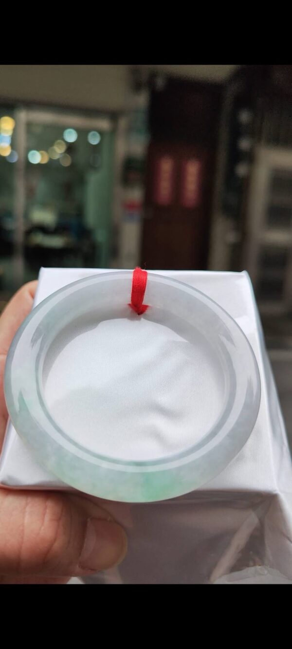 ✨   冰種圓骨飄綠花 正圈手鐲                            💚 天然緬甸玉A貨