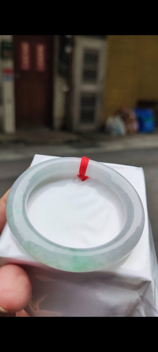 ✨   冰種圓骨飄綠花 正圈手鐲                            💚 天然緬甸玉A貨