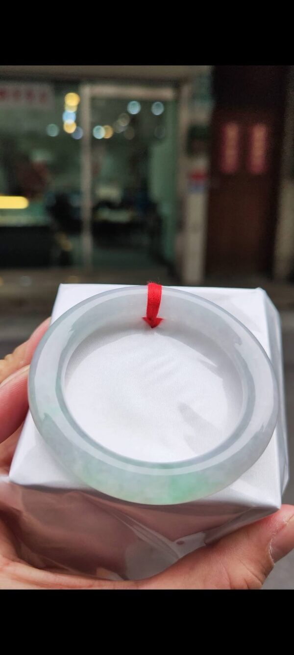 ✨   冰種圓骨飄綠花 正圈手鐲                            💚 天然緬甸玉A貨