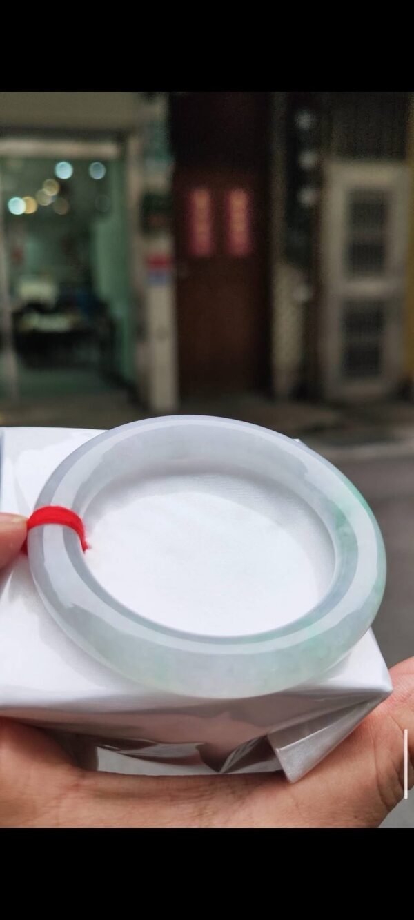 ✨   冰種圓骨飄綠花 正圈手鐲                            💚 天然緬甸玉A貨