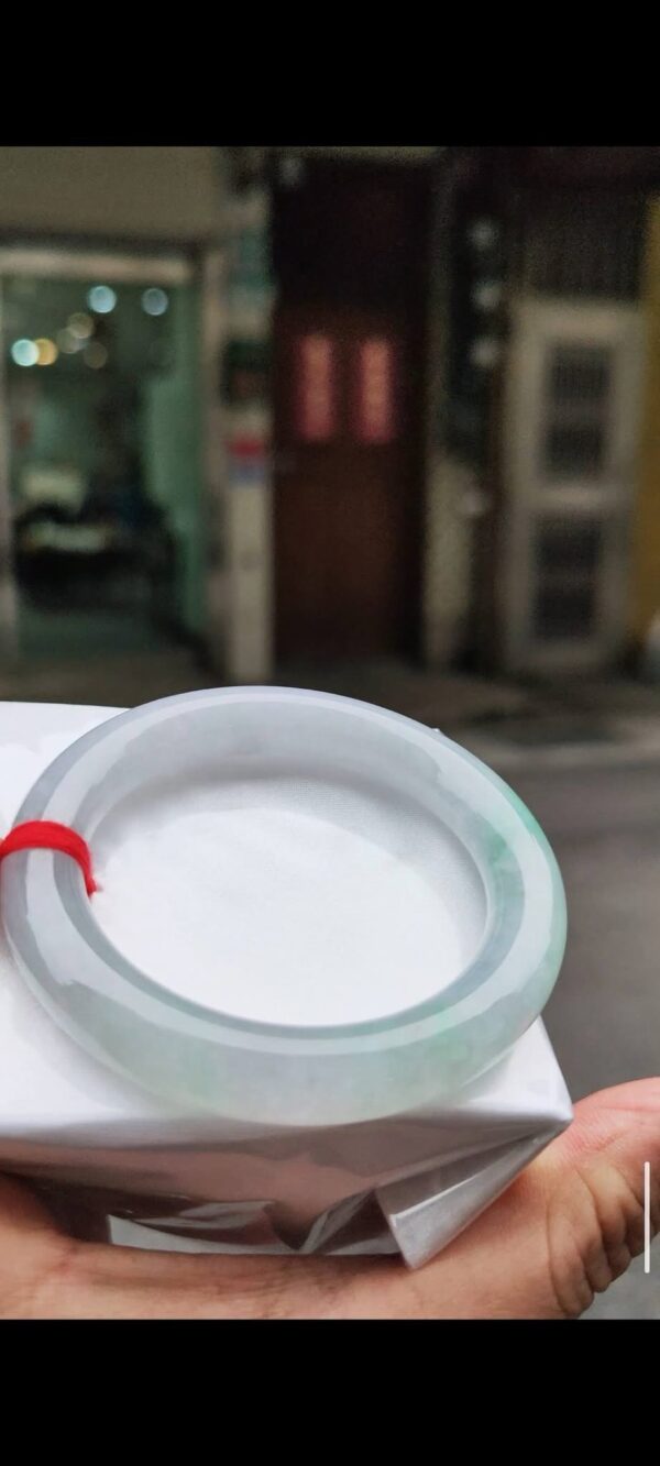 ✨   冰種圓骨飄綠花 正圈手鐲                            💚 天然緬甸玉A貨