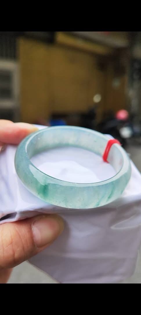 ✨ 木拿場口 頂級放光玻璃種飄綠花 正圈寬版手鐲