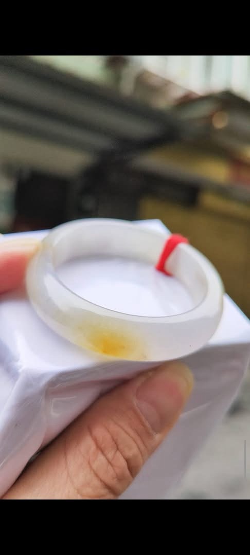 ✨  冰種飄蜜黃 貴妃鐲

💚 天然緬甸玉A貨