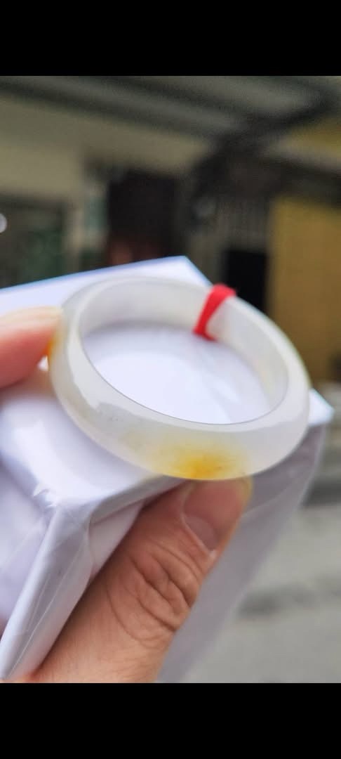 ✨  冰種飄蜜黃 貴妃鐲

💚 天然緬甸玉A貨