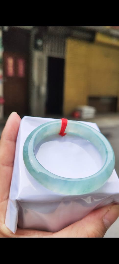 img_6768 ✨ 冰種藍水飄花 正圈手鐲
💚 天然緬甸玉A貨