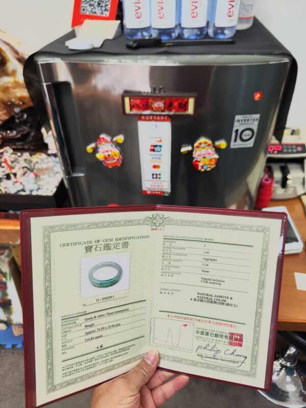 ✨   冰種圓骨飄陽綠 正圈手鐲

💚 天然緬甸玉A貨