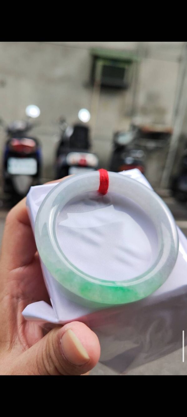 ✨   冰種圓骨飄陽綠 正圈手鐲

💚 天然緬甸玉A貨