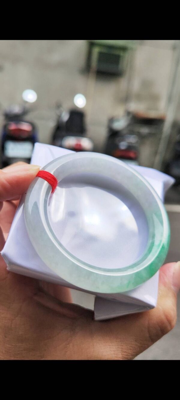 ✨   冰種圓骨飄陽綠 正圈手鐲

💚 天然緬甸玉A貨