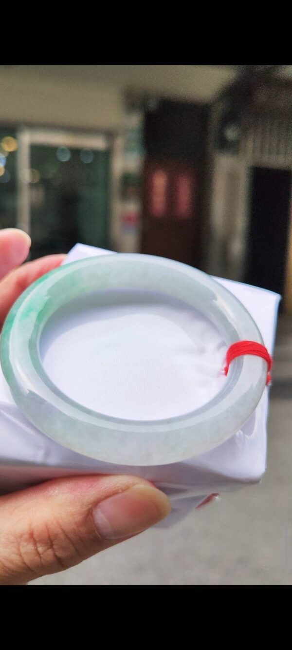 ✨   冰種圓骨飄陽綠 正圈手鐲

💚 天然緬甸玉A貨