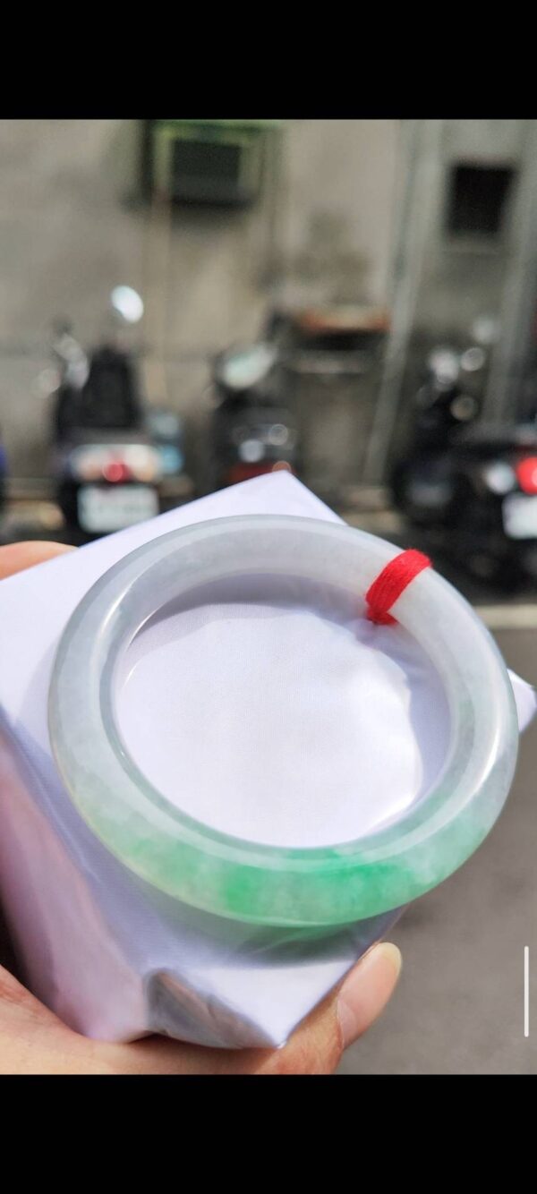 ✨   冰種圓骨飄陽綠 正圈手鐲

💚 天然緬甸玉A貨