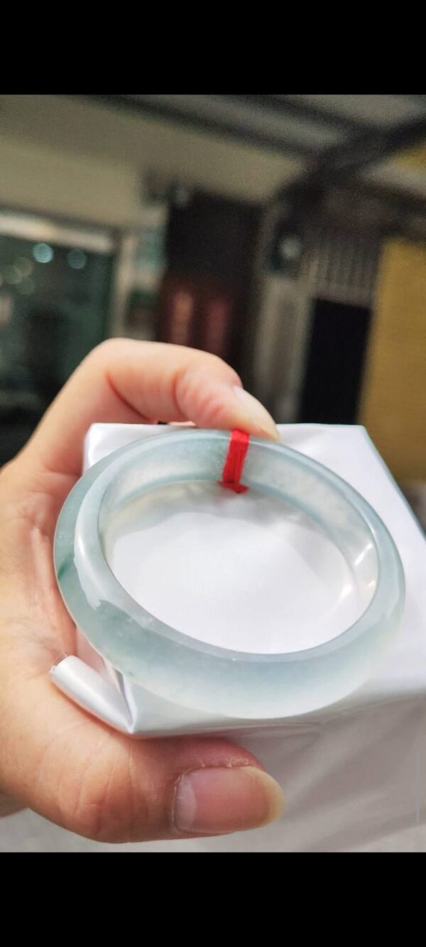 ✨ 木拿場口 頂級放光玻璃種 正圈手鐲

💚 天然緬甸玉A貨