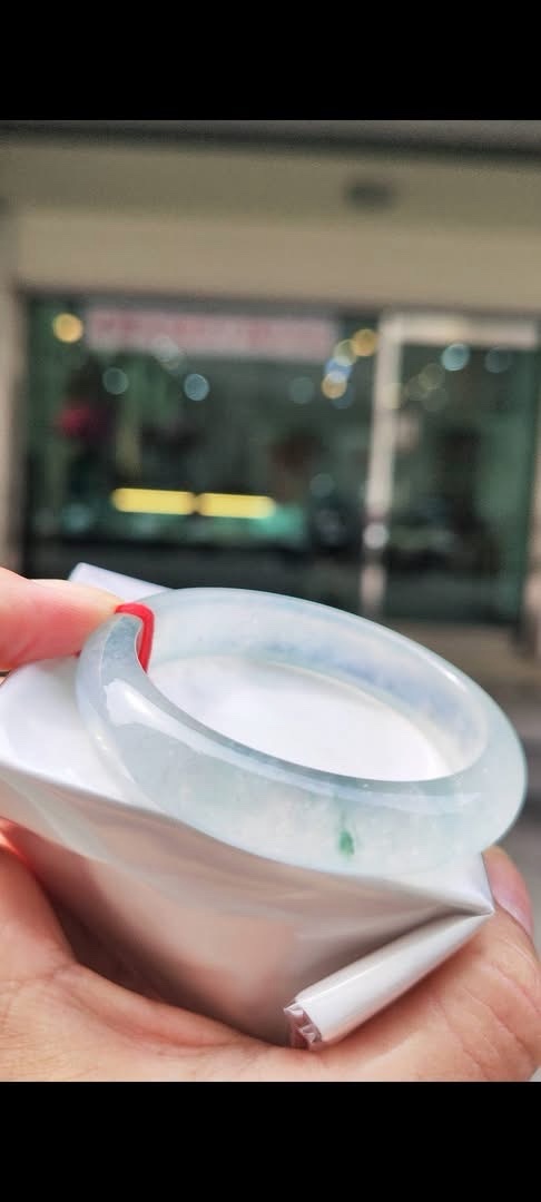 ✨ 木拿場口 頂級放光玻璃種 正圈手鐲

💚 天然緬甸玉A貨